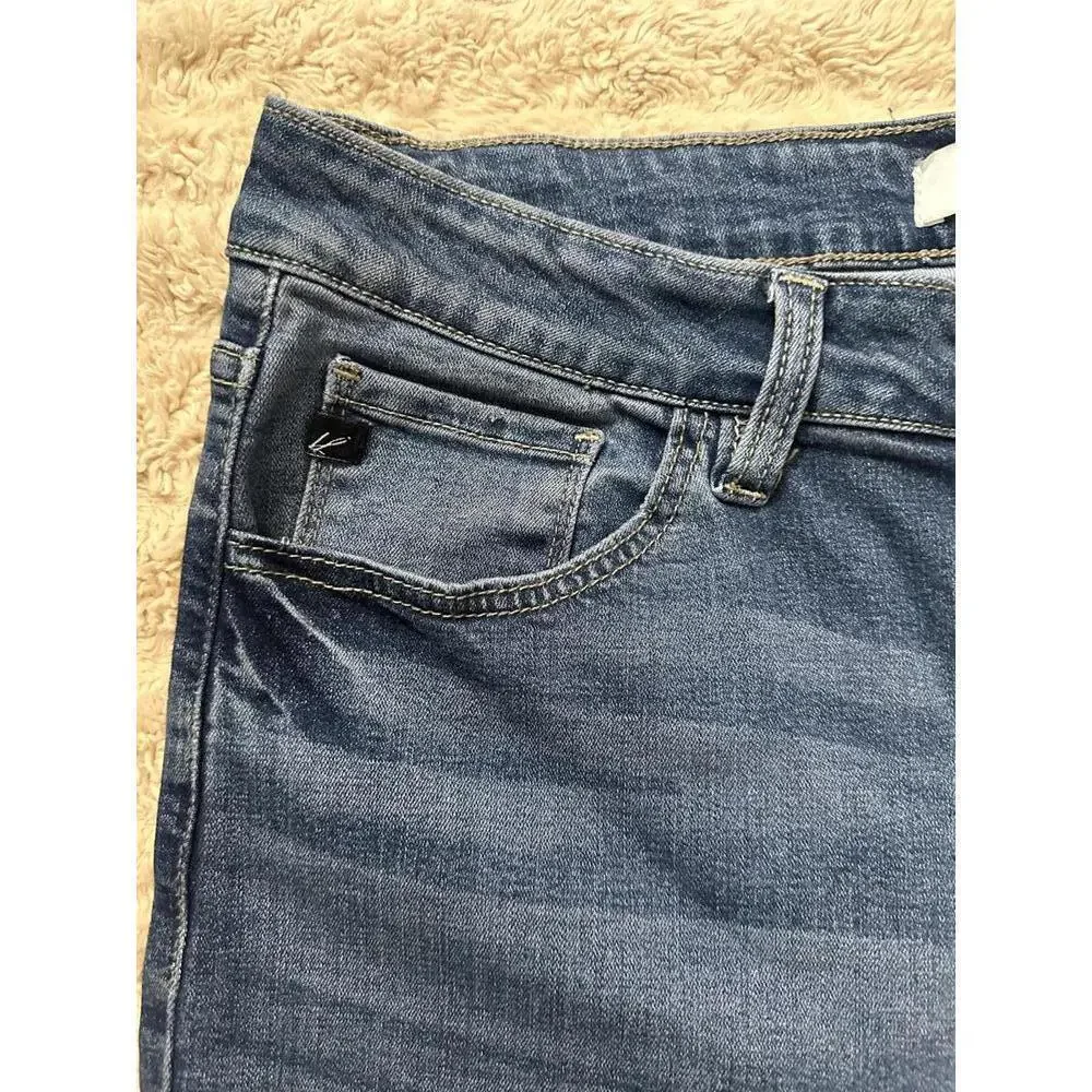 KanCan medium wash high-rise button fly cropped jeans Size 31